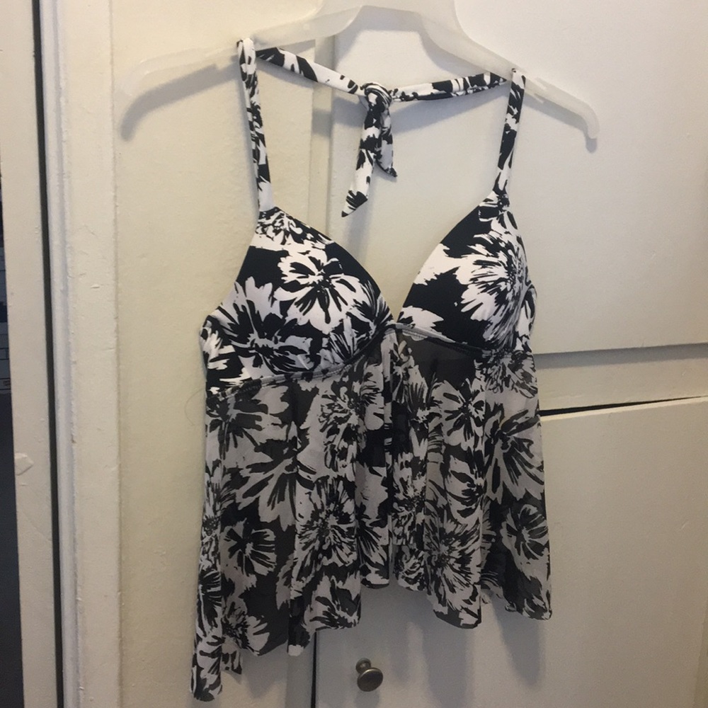 Black and White Swim Tank